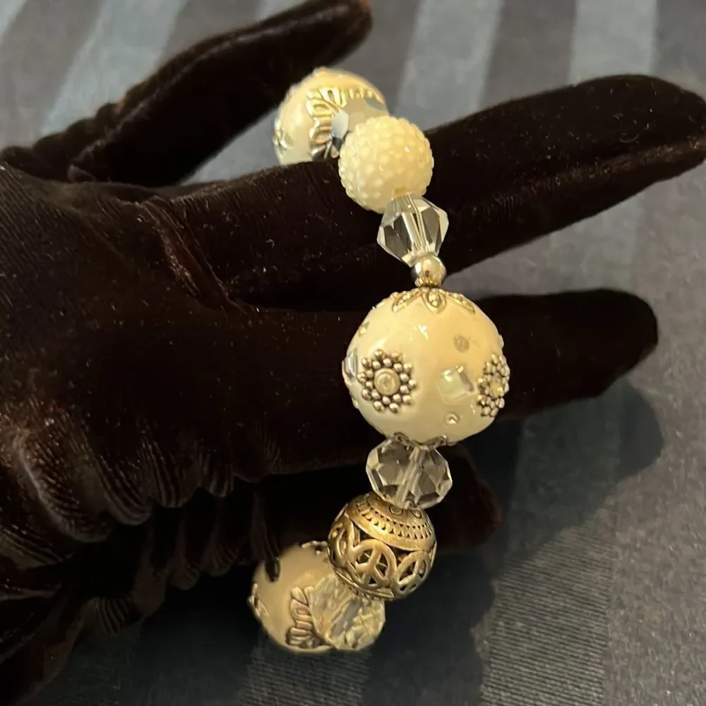 NWT Angelas Designs handmade White silver clear beaded stretch bracelet